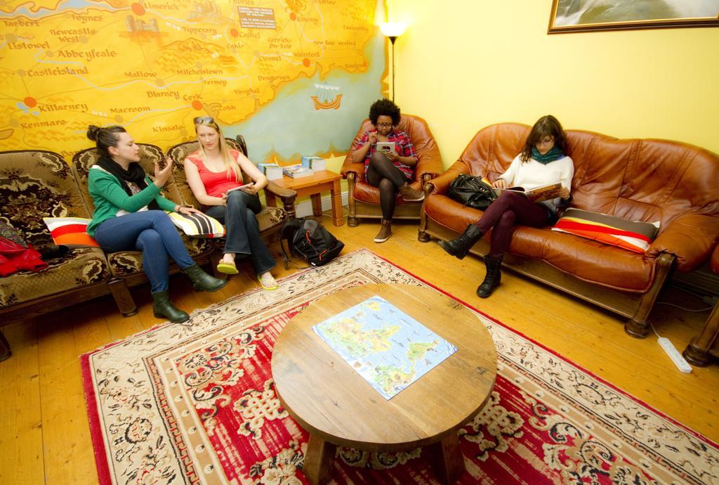 Cashel Holiday Hostel Bagian luar foto